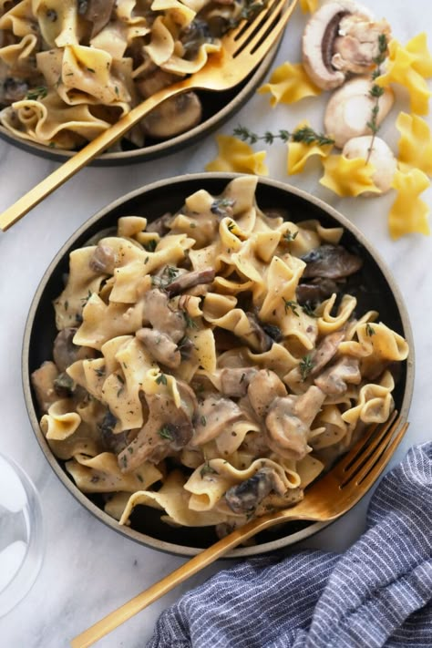 Best Mushroom Stroganoff (Vegetarian) - Fit Foodie Finds Mushroom Stroganoff Vegetarian, Stroganoff Vegetarian, Mushroom Stroganoff Recipe, Homemade Chicken Alfredo, Best Beef Stroganoff, Mushroom Recipes Pasta, Fit Foodie Finds, Ground Beef Stroganoff, Slow Cooker Beef Stroganoff