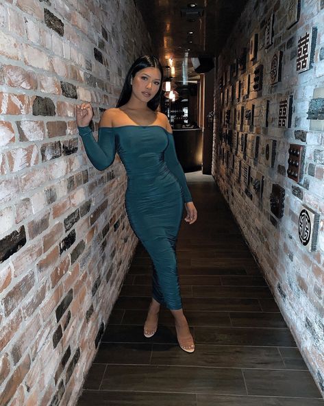 Julia Kelly on Twitter: "… " Julia Kelly, Crossfit Athletes, Fitness Models Female, Body Building Women, Model Fits, Holiday Collection, Inspirational Women, Gym Women, Off Shoulder Dress