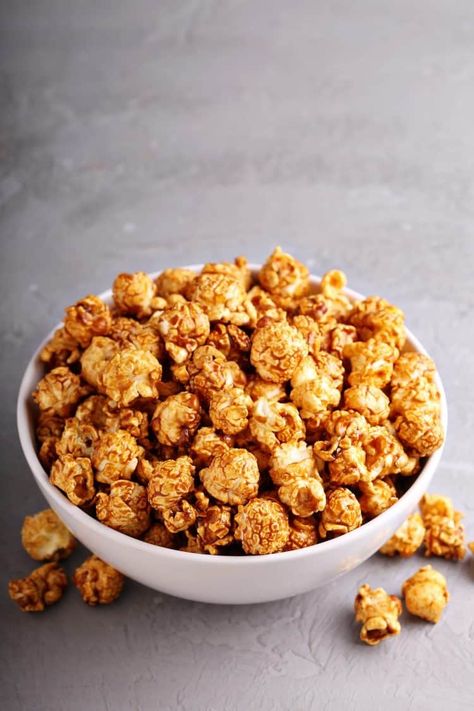 Caramel Popcorn Recipe Easy, Easy Caramel Popcorn, Lemon Posset Recipe, Recipe For Caramel, Carmel Popcorn, Homemade Caramel Popcorn, Caramel Popcorn Recipe, Popcorn Recipes Easy, Caramel Corn Recipes