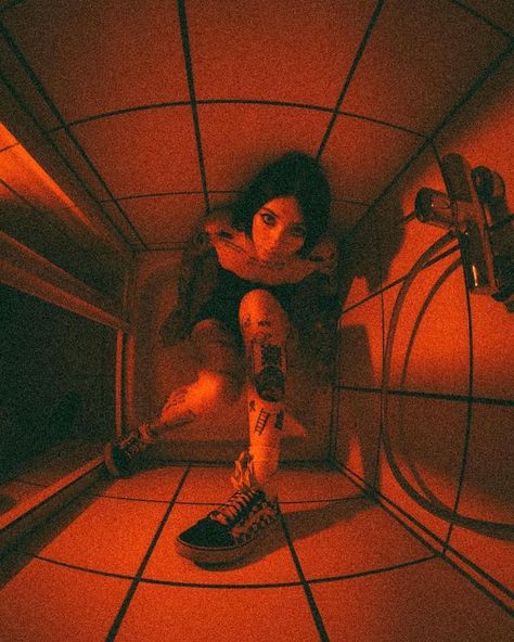 Mental Instability, Rockstar Aesthetic, Photographie Portrait Inspiration, Human Poses Reference, Photoshoot Concept, Foto Art, Cinematic Photography, Grunge Photography, Art Poses