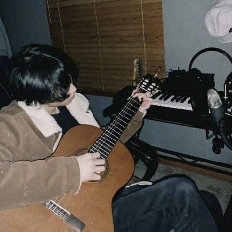 Solangelo Aesthetic, Photography Random, Aesthetic Boy, Boy Photography, Pose Reference Photo, 인물 사진, Grunge Aesthetic, Playing Guitar, Cute Anime Couples