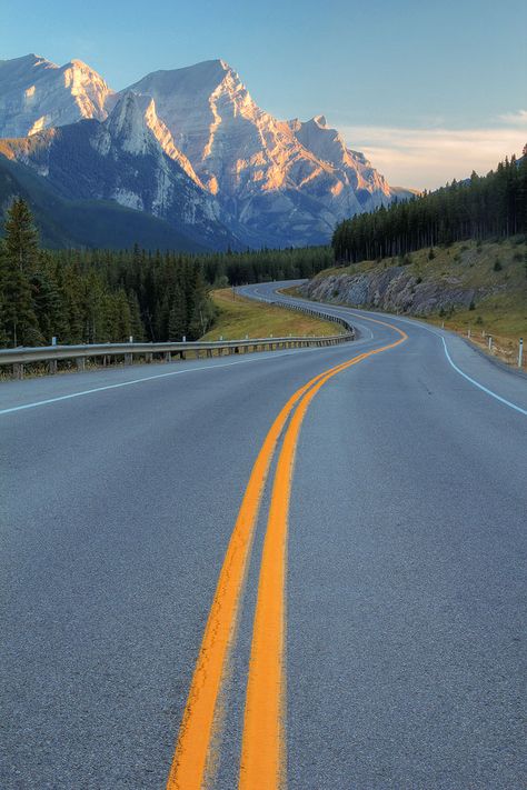 A Canadian road trip. | Seen here: Kananaskis Country, Canadian Rockies. Canadian Road Trip, Beautiful Roads, Scenic Roads, Winding Road, Mountain Road, Back Road, Canadian Rockies, Open Road, In The Mountains