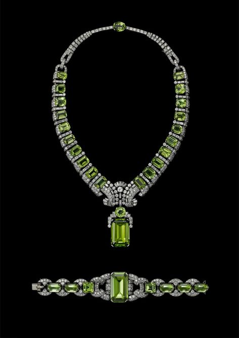 Cartier, London, Necklace and bracelet  1936 - Necklace: platinum, round old and baguette-cut diamonds, one emerald-cut peridot, emerald-cut peridots (63.48 carats)  Bracelet: platinum, round old and baguette-cut diamonds, one emerald-cut peridot (68.93 carats), cabochon and square faceted peridots - Cartier Collection © Cartier Cartier Art Deco, Silver Diamond Necklace, Diamond Necklace Designs, Peridot Jewelry, Solitaire Pendant Necklace, Sterling Bracelets, Art Deco Necklace, Sterling Necklaces, Modern Necklaces