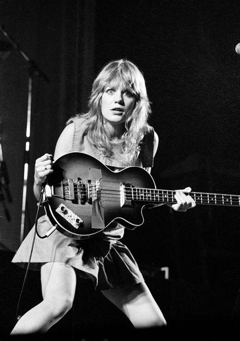 cms_retina.full_cover Tina Weymouth, Talking Heads, On Stage, Guitar, Black And White, White, Black