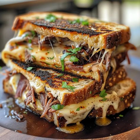 Southern Brisket Grilled Cheese - Recipes Time Brisket Grilled Cheese Sandwich, Brisket Brunch Ideas, Brisket Panini, Southern Brisket, Brisket Sandwiches Ideas, Brisket Grilled Cheese, Brisket Sandwich Recipe, Brisket Grilled, Brisket Sandwiches