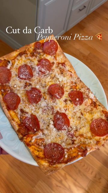 Cutdacarb Pizza, Meals At Home, Turkey Pepperoni, Favorite Meals, Ww Recipes, So Delicious, Flatbread, Home Recipes, Pepperoni Pizza