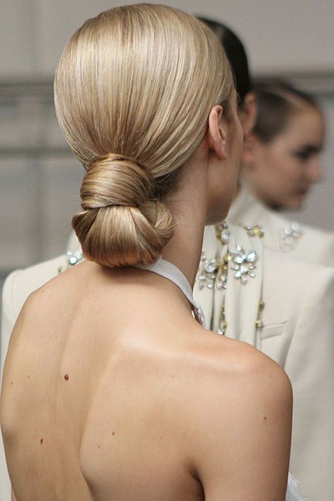 Dazed Digital | EXCLUSIVE: Altuzarra Womenswear SS13 Bun Wedding, Sanggul Modern, Knot Bun, Low Bun Hairstyles, Ombré Hair, Wedding Hair Inspiration, Low Bun, Wedding Updo, Hair Updo