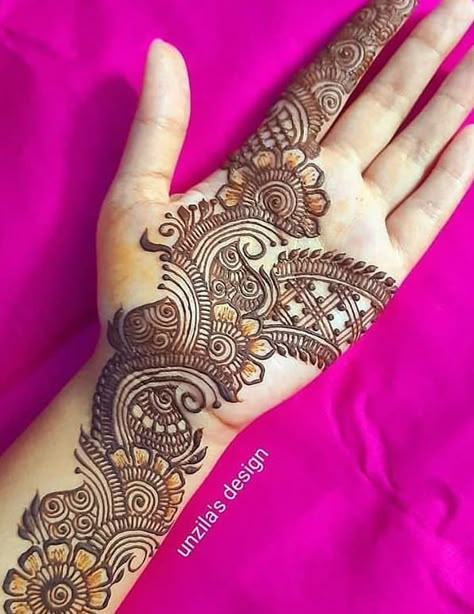 Bale Mehndi Design Front Hand, Mehindi Desgin Simple Arabic Front Hand, Mahandi Desgin Easy And Simple, Henna Design Hand, Brides Mehndi, Stylish Back Hand Mehndi, Henna Beautiful, Henna Hand Designs, Bride Mehndi