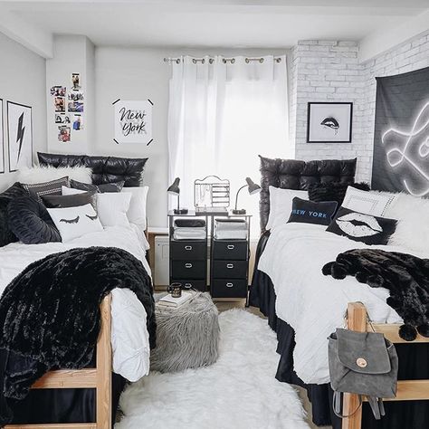 Back to basics.  www.dormify.com Dorm Room Themes, Luxury Dorm Room, College Bedroom Decor, Dorm Room Doors, College Dorm Room Inspiration, Dream Dorm Room, Dorm Room Styles, College Room Decor, Dorm Inspiration