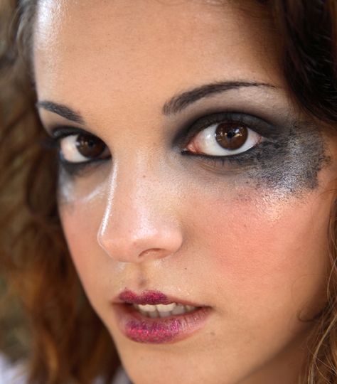 Racoon Makeup, Smudged Eye Makeup, Narnia Makeup, Raccoon Makeup, Lion Witch And The Wardrobe, Narnia Lion, Galaxy Hair Color, Raccoon Halloween, Halloween Makeup Inspo