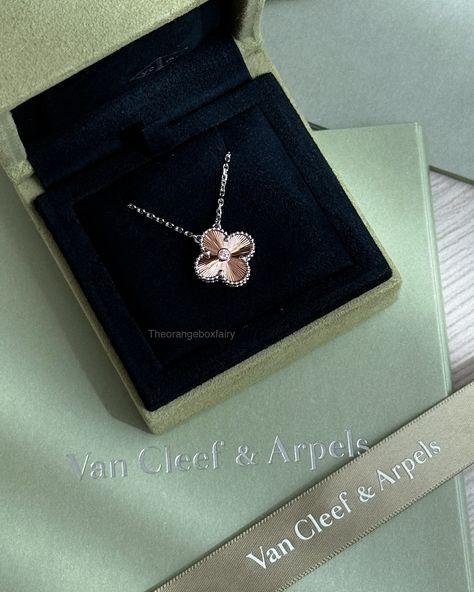 It is difficult to capture the beauty of this VCA holiday pendant but here it is 💖 . . . #VCA #holidaypendant #vancleef #vancleefandarpels #vcaholidaypendant Van Cleef Arpels, Van Cleef, Collar Jewelry, The Beauty, Lookbook, Collar, Pendant, Beauty, Quick Saves