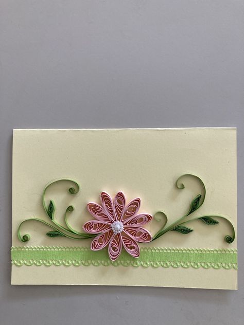 Quilling Cards Ideas Simple, Quiling Paper Art, Quilling Images, Quilling Flower Designs, Paper Punch Art, Quilled Cards, Quilled Flowers, Paper Quilling Flowers, Paper Quilling Cards