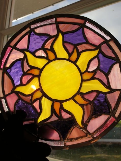 Tangled Stained Glass Art, Stained Glass Drawing Easy, Sun Catcher Stained Glass Patterns, Stain Glass Window Art Simple, Sun Stained Glass Art, Disney Stained Glass Patterns, Stained Glass Patterns Easy, Stained Glass Art Easy, Aesthetic Glass Painting