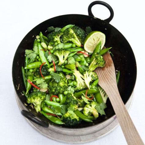 Green Vegetable Stir-Fry Green Vegetable Recipes, Veg Stir Fry, Stir Fry Greens, Easy Recipe Ideas, Healthy Easy Recipes, Vegetable Stir Fry Recipe, Healthy Stir Fry, Main Course Recipes, Vegetable Stir Fry