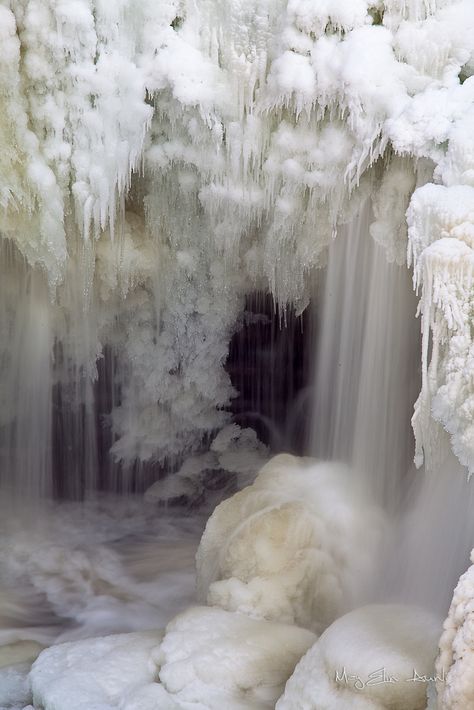 Frozen Waterfall, Ivy House, Winter Beauty, Snow And Ice, Winter Wonder, Pretty Places, Winter Scenes, The Ice, Amazing Nature