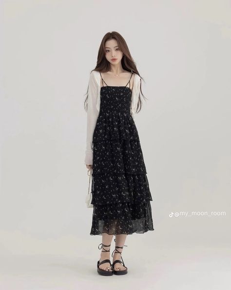 Red Velvet Casual Outfits, True Beauty Inspired Outfits, Oyanxi Outfits, Korean Outfits Dresses, Korean Dress Outfit, Korean Black Dress, Ulzzang Girl Aesthetic, Inspo Poses, Simple Style Outfits