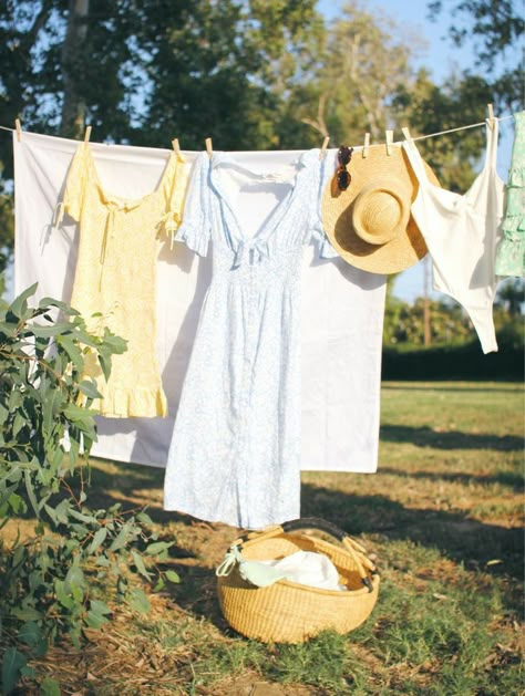 Jane Bennet, Summer Florals, Country Summer, Country Theme, Cute Summer Dress, Sunny California, Cottage Core Aesthetic, Laundry Day, Anne Of Green Gables