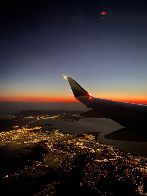 Airplane Asethic, Air Travel Aesthetic, Flight Astethic, Plane Astetic, Flying Plane Aesthetic, Air Plane Aesthetic, Night Flight Aesthetic, Inside Airplane, Airport Feeling