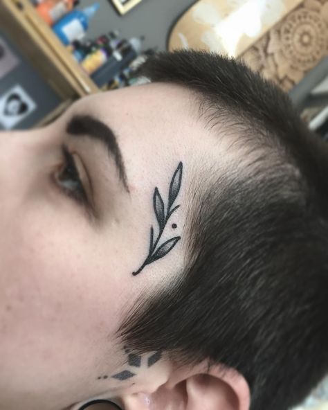 Little laurel 🌿 for me Homeslice @katie_otoole 🤙 #lines#blackwork#facetattoo#simplicity#boldtattoos @boldstreettattoo @hustlebutterdeluxe Elegant Face Tattoo, Leaf Face Tattoo, Jawline Tattoo, Tattoos Man, Small Face Tattoos, Olive Tattoo, Hairline Tattoos, Temple Tattoo, Face Tats