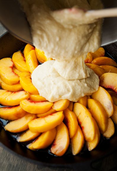 peach upside down cake recipe | use real butter Iron Meals, Quick Foods, Chipotle Salsa, Peach Upside Down Cake, Cooking Outdoors, Camp Food, Iron Skillet Recipes, Skillet Recipes, Dutch Ovens