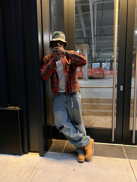 Timbs Fit Men, Bucket Hat Outfit Mens, Timbs Outfit Men, Fit Poses, Timbs Outfit, Men Streetwear Outfits, Men Streetwear Fashion, Streetwear Fall, Black Men Fashion Casual