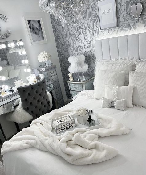 White And Silver Bedroom, Fancy Bedroom, Silver Bedroom, Grey Bedroom Decor, White Bedroom Decor, White Room Decor, Luxury Room Bedroom, Classy Bedroom, Grey Room