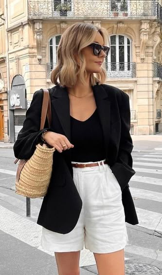 Looks For Paris Summer, Spring Ootd 2024, Nina Lea Caine, Paris Looks Outfit Summer, Summer Classic Outfits, Parisian Chic Summer, Summer In Paris Outfit, Summer Paris Outfits, Paris Chic Style