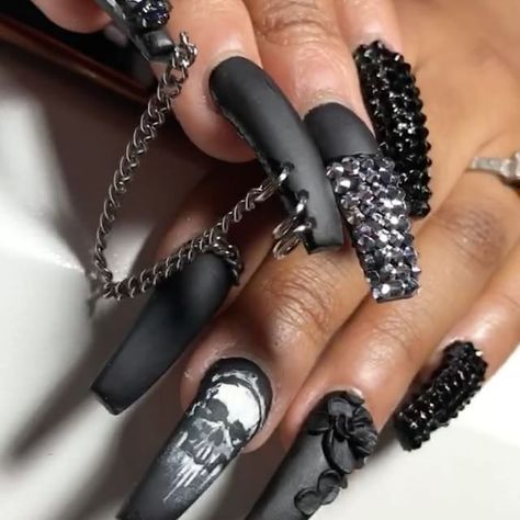 SO. MANY. THINGS.  to get caught in my hair! even so, super bad ass nails Nails With Black, Bad Nails, Nail Piercing, Skull Nails, Punk Nails, Gothic Nails, Goth Nails, Goth Art, Nail Swag