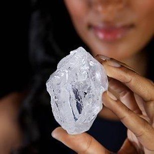 An enormous diamond that is about the size of a tennis ball is going up for auction next month, and is expected to be sold for more than $70 million. | This Huge-Ass Diamond Could Be Yours For A Cool $70 Million - BuzzFeed News Gem Diamonds, Big Diamond, Minerals And Gemstones, Uncut Diamond, Rocks And Gems, Emerald Gemstone, Rough Diamond, Precious Gems, Gems And Minerals