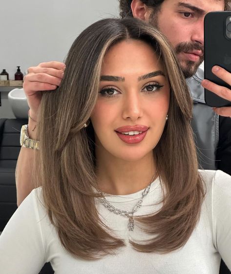 Brown Hair With Layers Short, Straight Brown Hair Haircut, Soft Layer Curtain Bangs, Face Frames Short Hair, One Length Face Framing, Face Framing Curtain Bangs Oval Face, Haircut Inspo Mid Length, Medium Length Hair With Long Layers Wavy, Medium Length Middle Part Haircut