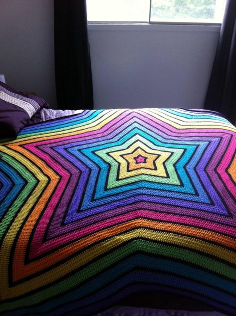 A star-shaped crocheted blanket, in a rainbow of colors.....if i ever learn how to crochet....ever. Motifs Afghans, Crochet Star Blanket, Confection Au Crochet, Crocheted Blanket, Crochet Afgans, Star Blanket, Crochet Blanket Afghan, Crochet Stars, Manta Crochet