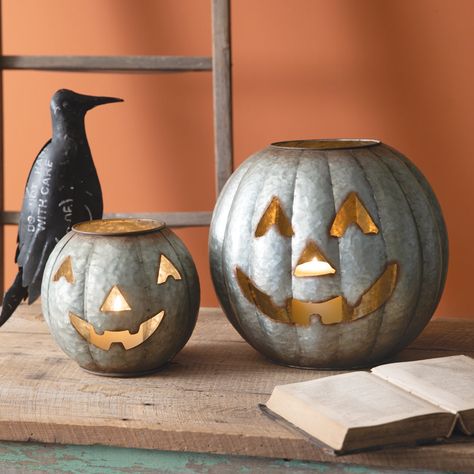 Hello friends! These sweet metal pumpkins, featuring an aged galvanized finish and classic cut out jack-o-lantern faces, are perfect for adding a soft glow to any farmhouse or cottage home! Galvanized Pumpkin, Metal Pumpkins, Jack O Lantern Faces, Creative Pumpkins, Autumn Display, Small Pumpkins, Pumpkin Art, Galvanized Metal, Halloween Home Decor