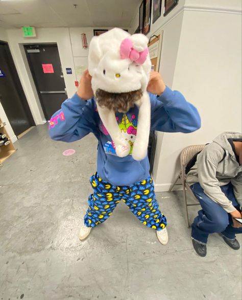 Hello Kitty Guy Outfit, Hello Kitty Outfit Men, Hello Kitty Boy, Y2k Outfits Men, Pajamas Aesthetic, Small Wild Cats, Y2k Photos, Hello Kitty Y2k, Y2k Hello Kitty