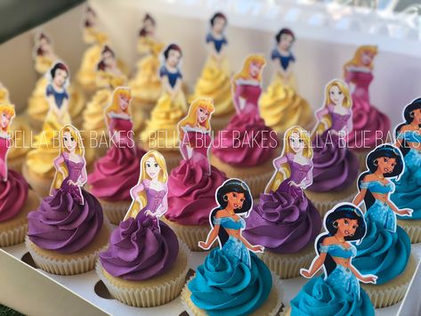 Disney Princess cake ideas your kids will go crazy for! Whoever made these cakes must've won Parent Of The Year - which one is your favourite? Creating A Disney Princess, Disney Princess Cupcakes Ideas, Princess Cupcake Ideas, Disney Princess Cake Pops, Princess Cupcakes Ideas, Disney Princess Cake Ideas, Disney Princess Birthday Cake, Princess Cake Ideas, Disney Princess Cakes