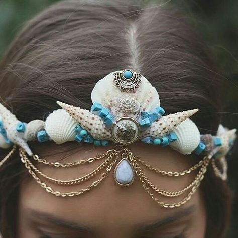 grafika discovered by HouHou♛. Discover (and save!) your own images and videos on We Heart It Mermaid Headdress, Mermaid Crowns, Shell Crowns, Seashell Crown, Mermaid Cosplay, Mermaid Accessories, Mermaid Headband, Mermaid Halloween, Mermaid Crown