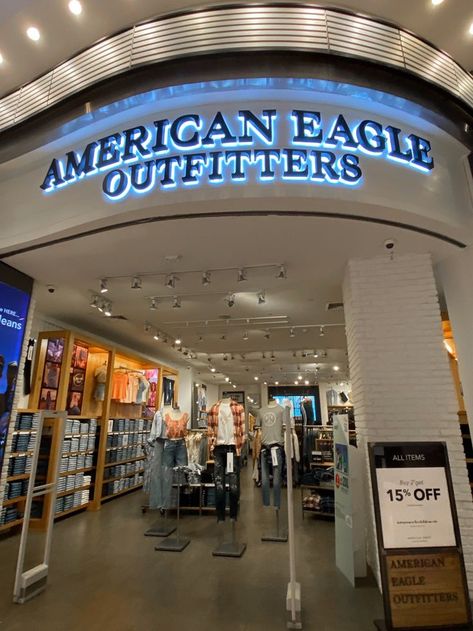 American Eagle Store Aesthetic, American Eagle Jeans Aesthetic, American Eagle Aesthetic, August Autumn, American Eagle Store, Mall Aesthetic, Outfitters Clothes, America Trip, Sweater Aesthetic