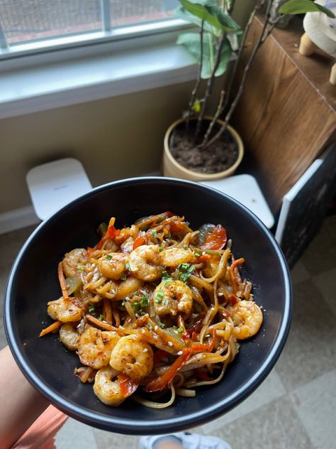 shrimp, veggies, n noodles with teri! Shrimp Stir Fry, Doodle Art Designs, Food Goals, Food Is Fuel, Foods And Drinks, Food Inspo, Food Cravings, Aesthetic Food, Stir Fry