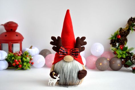 Christmas Gnomes Diy, Butterfly Footprints, Gnome Diy, Holiday Gnomes, Gnome Pattern, Gnomes Diy, Fun Christmas Crafts, Deer Christmas, Scandinavian Gnomes