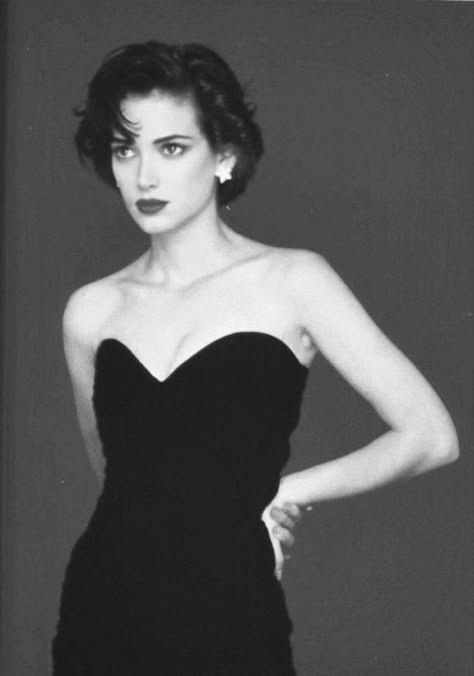 Winona ryder Winona Ryder 90s, Drew Barrymore 90s, Winona Rider, جوني ديب, Winona Forever, Photographie Portrait Inspiration, Baguio, Winona Ryder, Grunge Hair