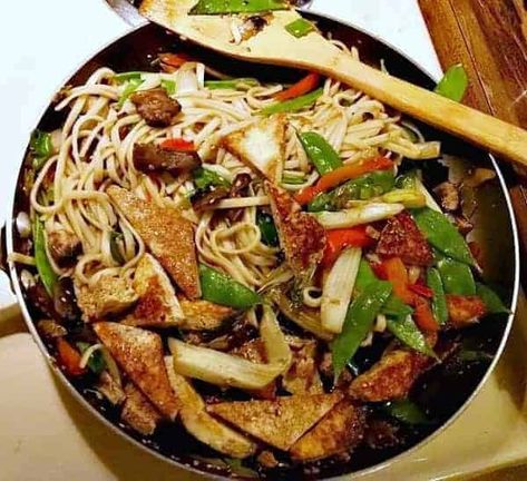 Udon Noodle Stir Fry | Sweet Ginger Sesame Noodle Veggie Stir Fry, Veggie Udon, Stir Fry With Tofu, Udon Noodle Stir Fry, Asian Stir Fry Sauce, Tofu And Veggies, Sesame Noodle, Japanese Diet, Noodle Stir Fry