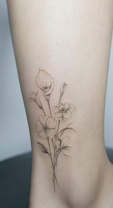 Calla Flower Tattoo, Magnolia Flower Tattoo, Calla Lily Tattoo, Lilly Flower Tattoo, Lillies Tattoo, Lily Tattoo Design, Flower Bouquet Tattoo, Tattoo Tiny, Bouquet Tattoo