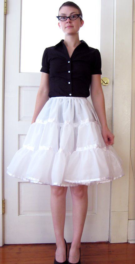 Tutorial HOW TO MAKE A PETTICOAT | Shizuka-Cosplay Meme Costume, Gonna In Tulle, Vestidos Retro, Sewing Skirts, 1950s Fashion, Lolita Fashion, Free Sewing, Sewing Clothes, Sewing Inspiration