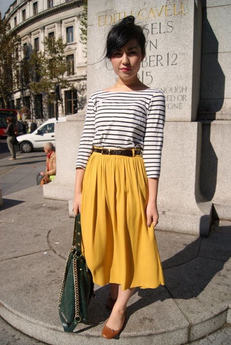 A white and black horizontal striped long sleeve t-shirt and a mustard pleated midi skirt will convey a carefree, cool-girl vibe. Add brown leather flats to your look for an instant style upgrade. Shop this look on Lookastic: https://lookastic.com/women/looks/long-sleeve-t-shirt-midi-skirt-ballerina-shoes/15151 — White and Black Horizontal Striped Long Sleeve T-shirt — Black Leather Belt — Mustard Pleated Midi Skirt — Dark Green Leather Tote Bag — Brown Leather Ballerina Shoes Rok Midi, Yellow Midi Skirt, Skirt Diy, Mode Tips, Midi Jeans, Midi Skirt Outfit, Rock Outfit, Trendy Skirts, Mode Boho