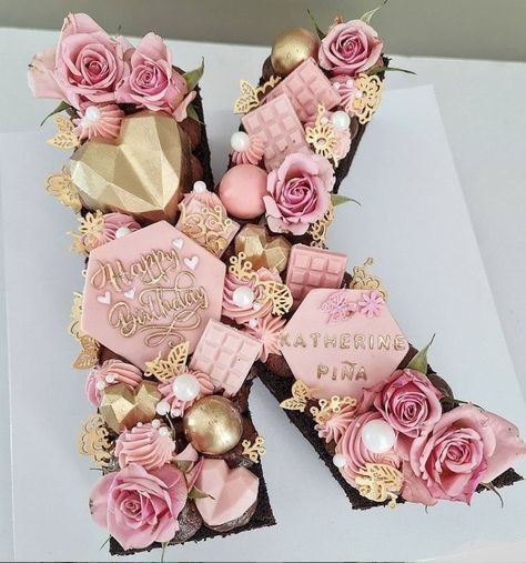 Monogram Cakes Birthday, Gökkuşaği Pasta, Alphabet Cake, Number Birthday Cakes, Rose Gold Cake, 40th Cake, Cake Lettering, Vintage Letters, Monogram Cake