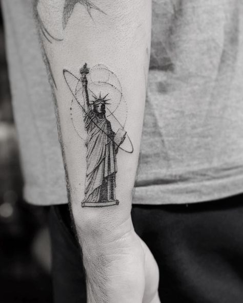 Immigration Tattoo, Statue Of Liberty Tattoo, Liberty Tattoo, Ufo Tattoo, Dr Woo, New York Tattoo, Nyc Tattoo, Tattoo Symbols, Statue Tattoo