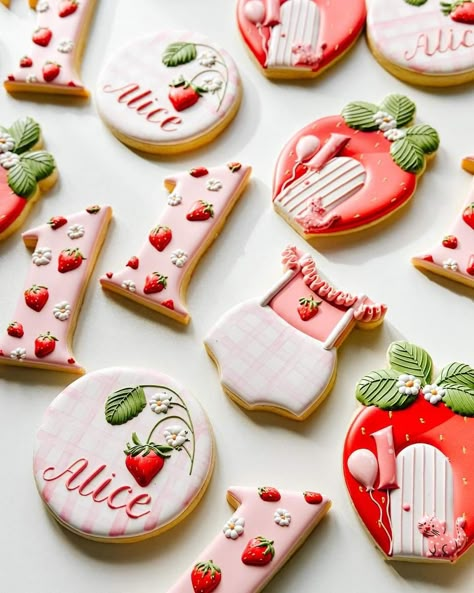 Strawberry Shortcake Sugar Cookies, Strawberry Shortcake Cookies Decorated, Strawberry Decorated Cookies, Strawberry Cookies Decorated, Shortcake Cookies, Strawberry Sugar Cookies, Strawberry Shortcake Cookies, Strawberry Cookie, Cake Techniques