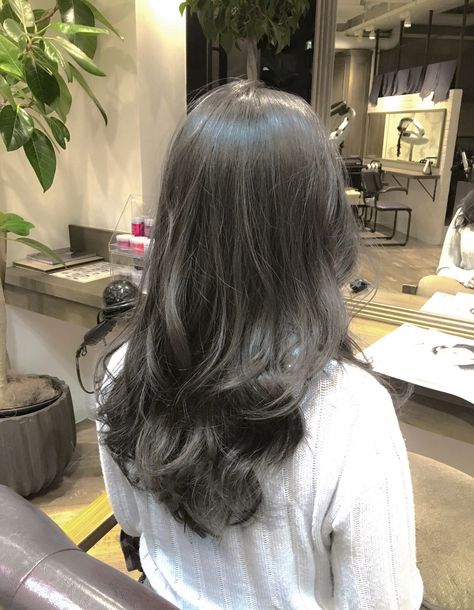 Olive Brown Hair Color, Olive Brown Hair, Ash Blonde Hair Dye, Babylights Hair, Beige Hair, Korean Hair Color, Ash Hair Color, Chica Cool, Dyed Blonde Hair