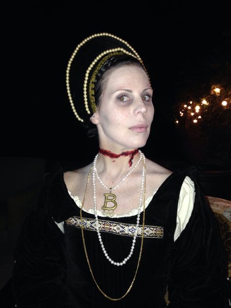 The ghost of Anne Boleyn #thetudors #anneboleyn #themosthappy Dark Costumes, Halloween Ball, Burlesque Costumes, Pretty Halloween, Halloween Everyday, Homemade Costumes, Halloween 2022, Halloween Costumes Makeup, Anne Boleyn