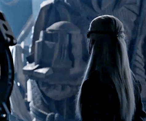 Aemond Targaryen Gif, Targaryen Hair, Aemon Targaryen, Daena Targaryen, Game Of Thrones Meme, Ewan Mitchell, Vampire Clothes, Dragon Names, Aemond Targaryen