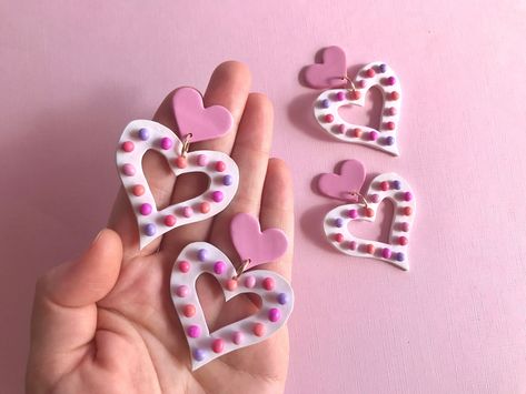 These white confetti heart earrings add a girly, kawaii feeling to any outfit. They are equal parts princess and glam. Y2k aesthetic. Made from polymer clay. Jewelry Princess, Earrings Y2k, Glam Y2k, Aesthetic Earrings, Pink Heart Earrings, Diy Earrings Polymer Clay, Aesthetic Girly, White Confetti, Kawaii Earrings